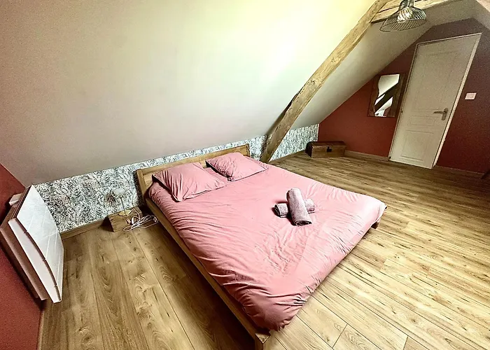 Holiday home La Petite Cabane-piste Cyclable-5min De La